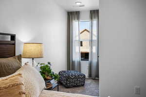 Sitting room with carpet flooring