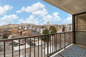 Balcony featuring a mountain view