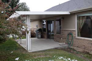 View of patio / terrace with area for grilling