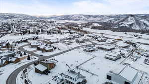 Snowy aerial view featuring a mountain view