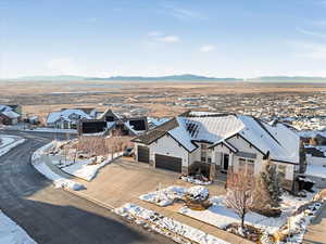 Aerial view with a mountain view