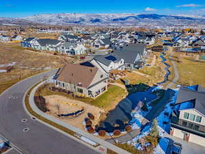 Aerial view with a mountain view