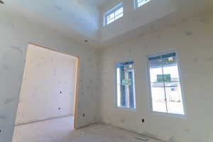 Flex Room/Office w/ 16 ft ceilings