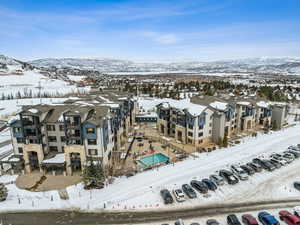 Snowy aerial view featuring a mountain view