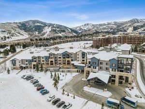 Snowy aerial view with a mountain view