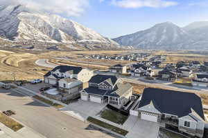 Birds eye view of property with mountain views