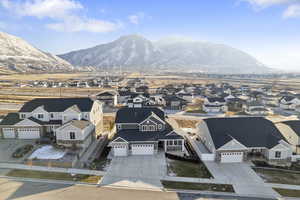 Birds eye view of property with mountain views