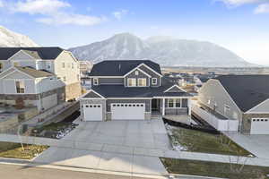 Birds eye view of property with mountain views