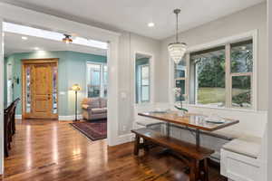 Dining area/breakfast nook