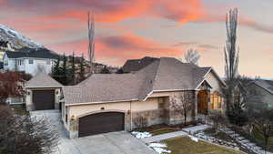 View of front of property featuring a detached 3rd car garage