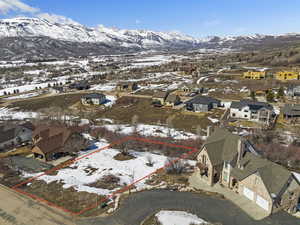 Snowy aerial view featuring a mountain view