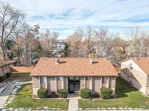 View of front of house featuring a front lawn