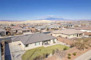 Drone / aerial view featuring a mountain view