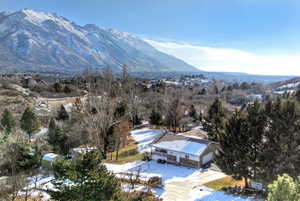 Snowy aerial view with a mountain view