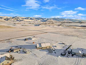 Aerial view with a mountain view