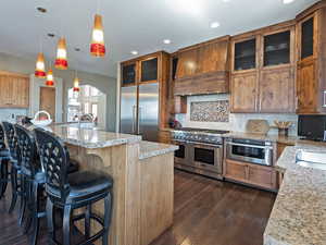 Kitchen & Appliances & Wine Bar