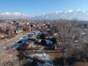 Bird's eye view with a mountain view