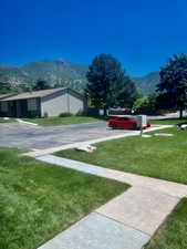 View of yard featuring a mountain view