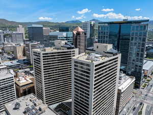 City view featuring a mountain view