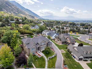 Bird's eye view with a mountain view