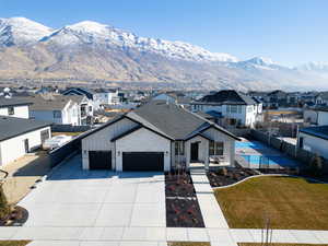 View of front of home featuring a front lawn, a garage, and a mountain view