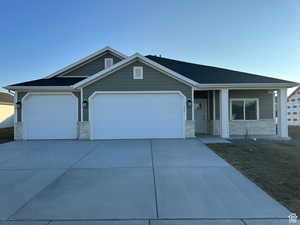 View of front of house with covered porch and a garage