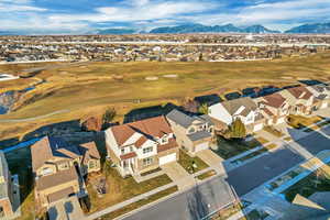 Drone / aerial view featuring a mountain view