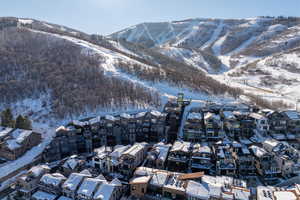 Snowy aerial view featuring a mountain view