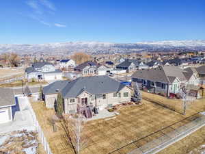 Birds eye view of property featuring a mountain view