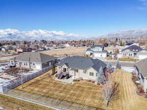 Bird's eye view with a mountain view