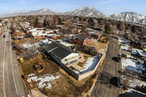 Snowy aerial view with a mountain view