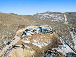 Aerial view with a mountain view