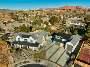 Drone / aerial view featuring a mountain view