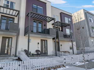 Small fenced front yard & balcony