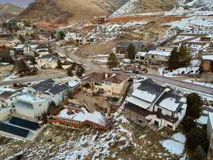 Snowy aerial view featuring a mountain view