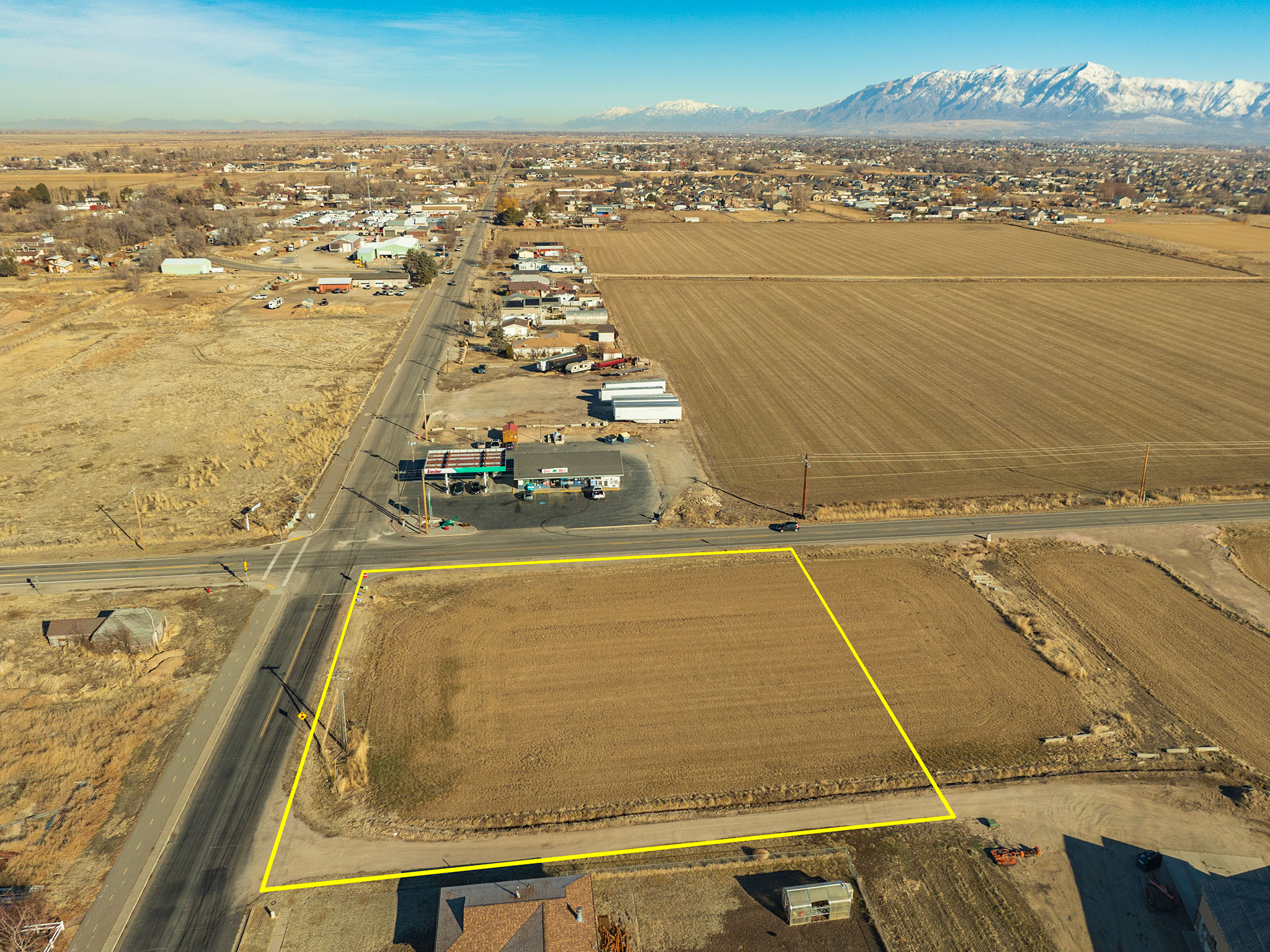 Aerial view featuring a mountain view