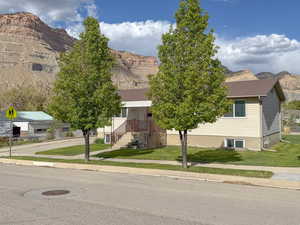 Obstructed view of property featuring a mountain view and a front yard