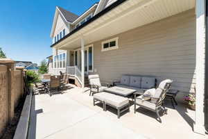 View of patio / terrace featuring an outdoor living space