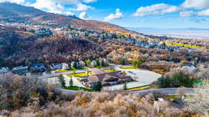 Birds eye view of property featuring a mountain view