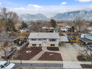 Bird's eye view with a mountain view