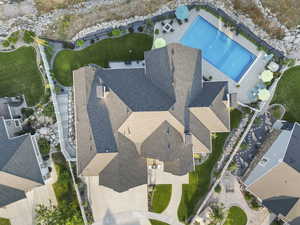 Birds eye view of property