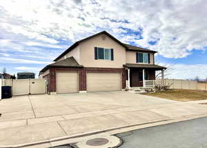 Large Driveway w/ RV Parking