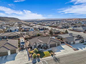 Birds eye view of property featuring a mountain view