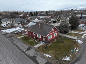 Snowy aerial view with a mountain view