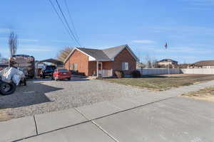 View of front facade featuring a front lawn and a carport