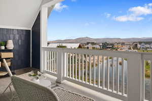 Balcony featuring a mountain view