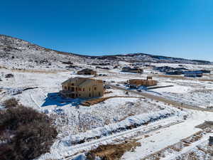 Snowy aerial view featuring a mountain view