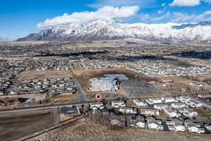 Bird's eye view with a mountain view