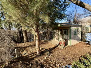 View of yard featuring an outdoor structure