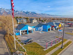 Bird's eye view with a mountain view